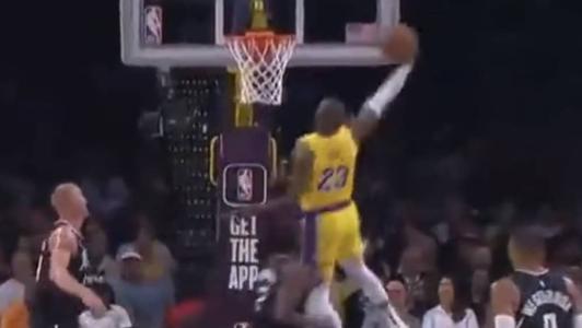 LeBron surpreendeu no lance