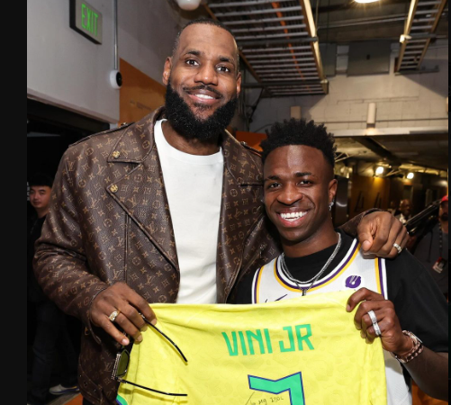 Astro do Real Madrid, Vini Jr. tieta Lebron James antes de Lakers x Celtics no Natal