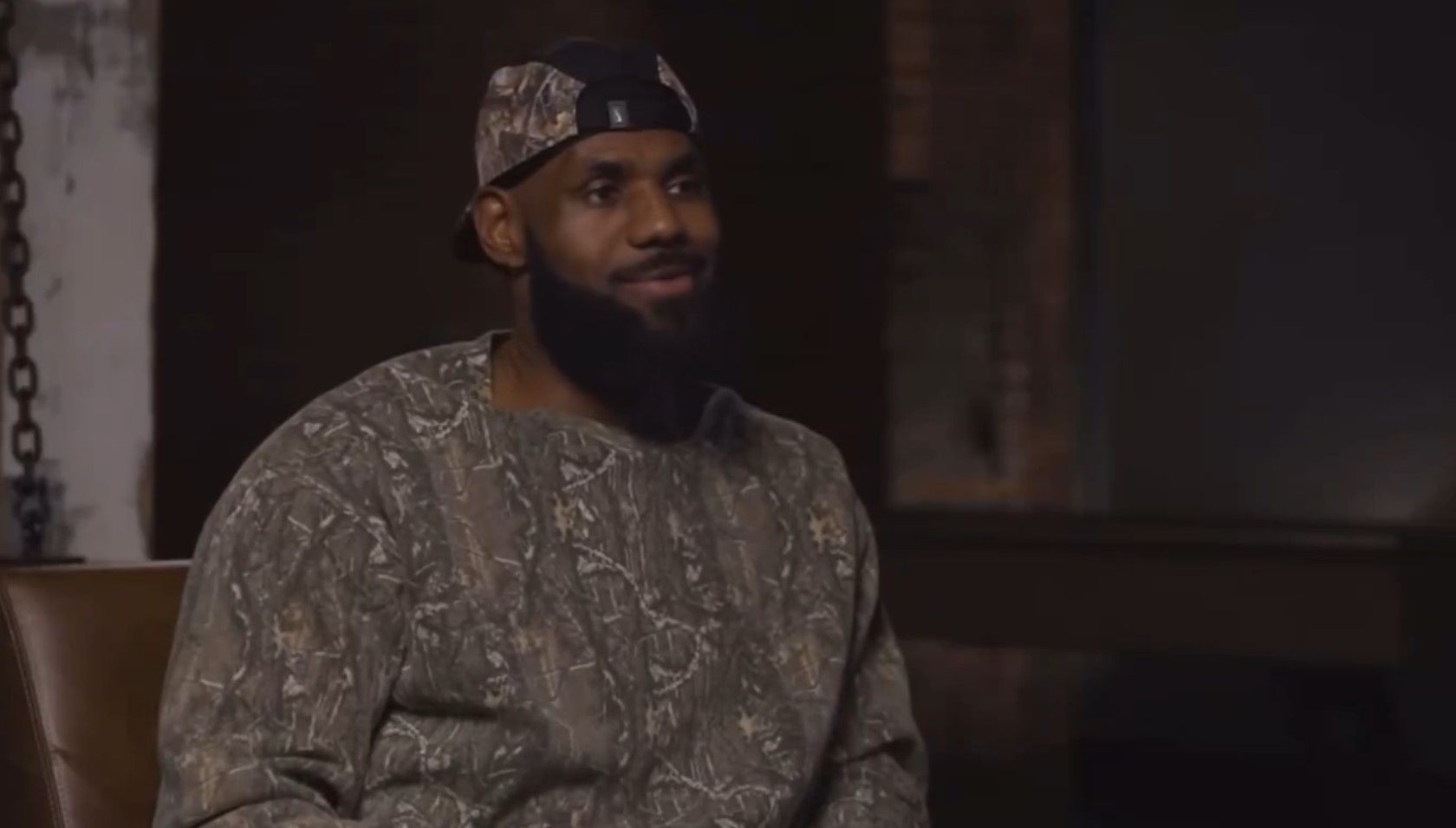LeBron James rebate críticos e ironiza: 'Marquei 50 bilhões de pontos'