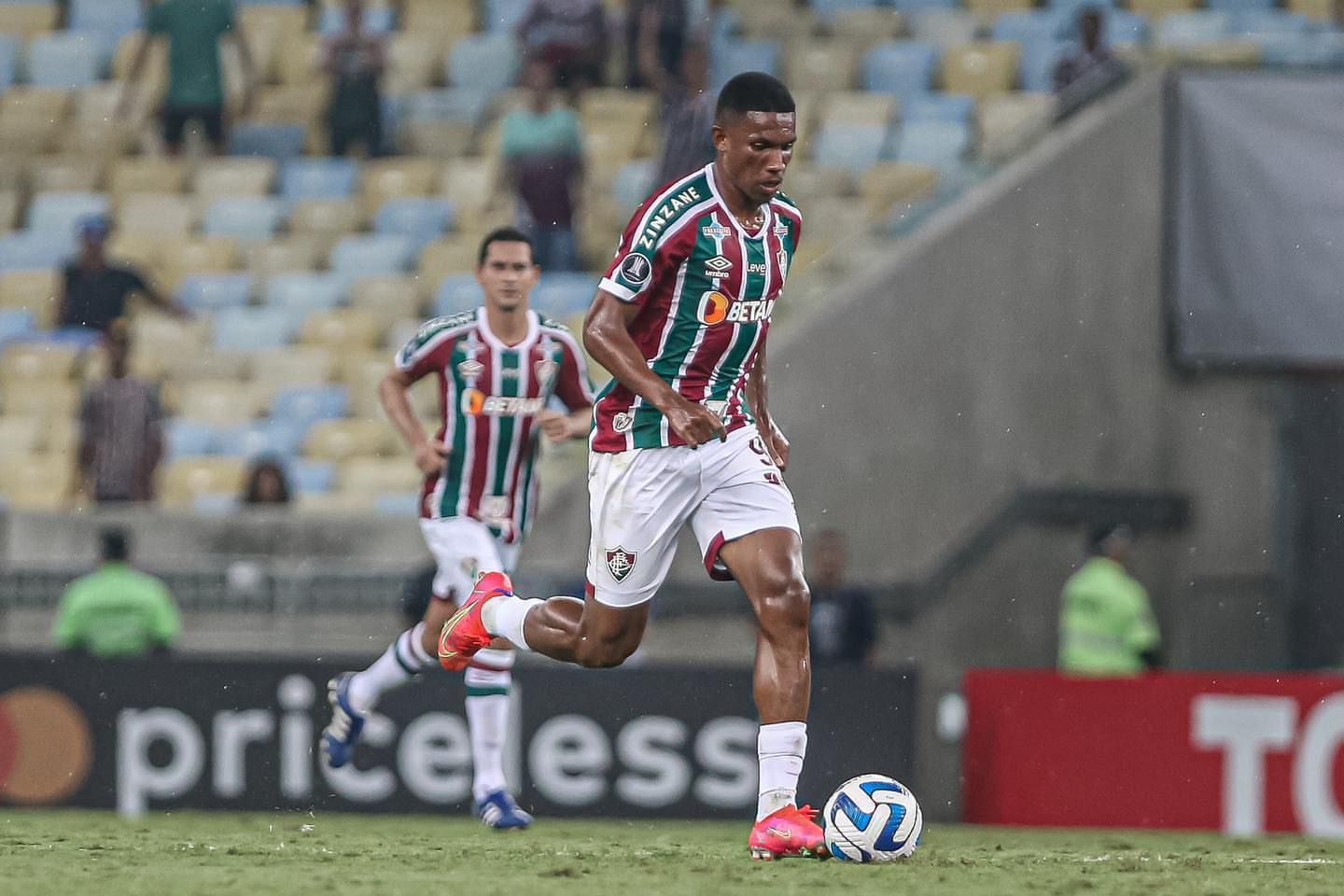 Ceará anuncia ex-Fluminense e chega a 16 contratações em 2025