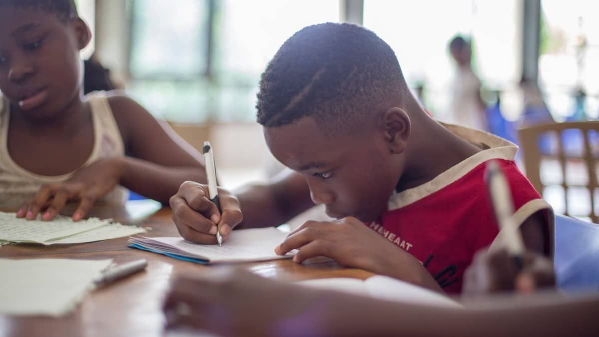 Cidades não cumprem lei que combate racismo em escolas