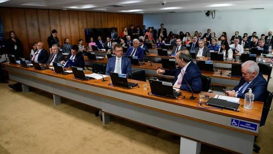 Lei foi aprovada em reunião nesta terça-feira (9)