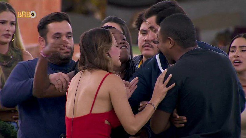 BBB 24: Yasmin e Leidy enfrentam Davi em briga feia e são seguradas por brothers
