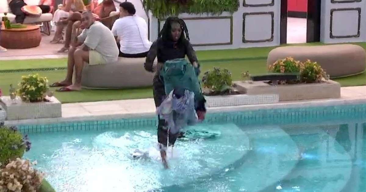 BBB 24: veja vídeo do momento que Leidy joga as roupas de Davi na piscina