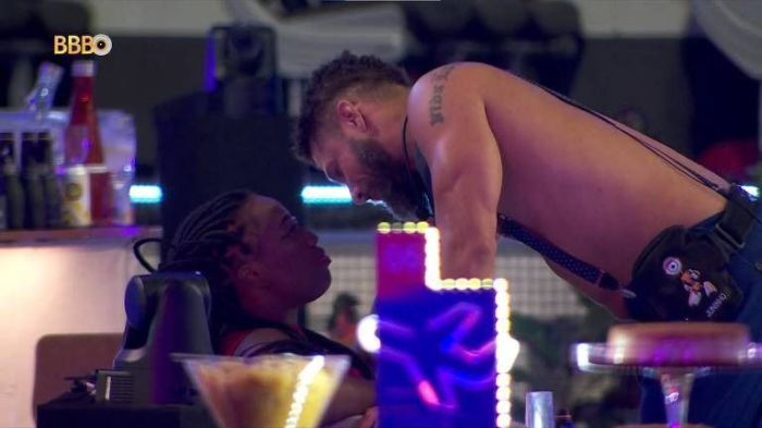 Leidy Elin tem resistido às investidas de Juninho no BBB 24