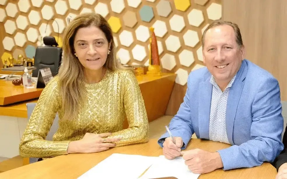 Dirigente do Botafogo sobre Leila Pereira pedir banimento de Textor: 'Ridículo'