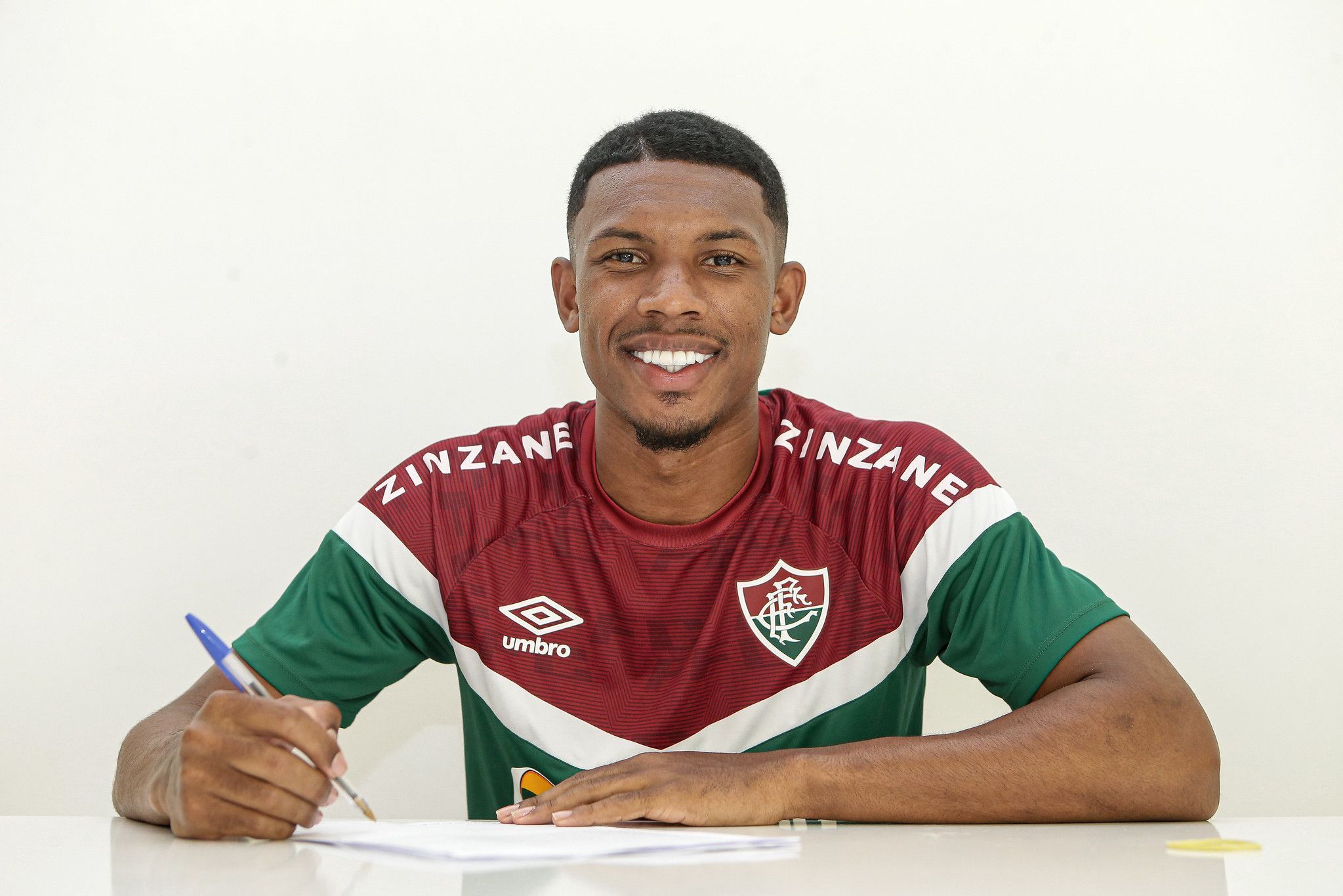 Fluminense anuncia compra de Lelê com contrato até o fim de 2028