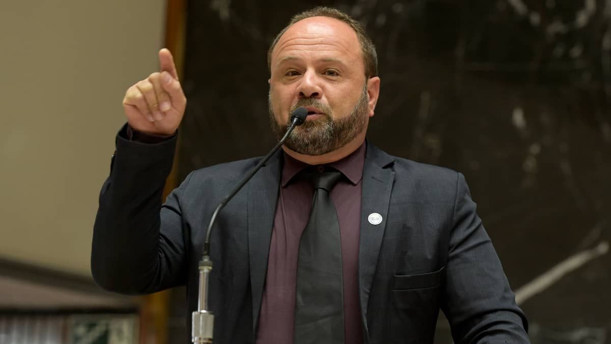 ALMG: petista se desculpa por chamar bolsonaristas de 'os três patetas'