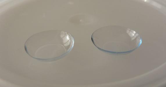 Material pode ser acoplado à lente de contato e faz com que a visão perceba comprimentos de onda invisíveis aos olhos