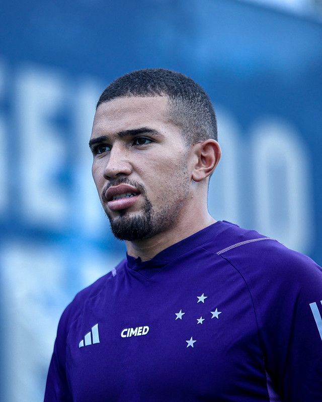 Goleiro do Cruzeiro fala de suas qualidades e cita idolatria por 'lenda do São Paulo'