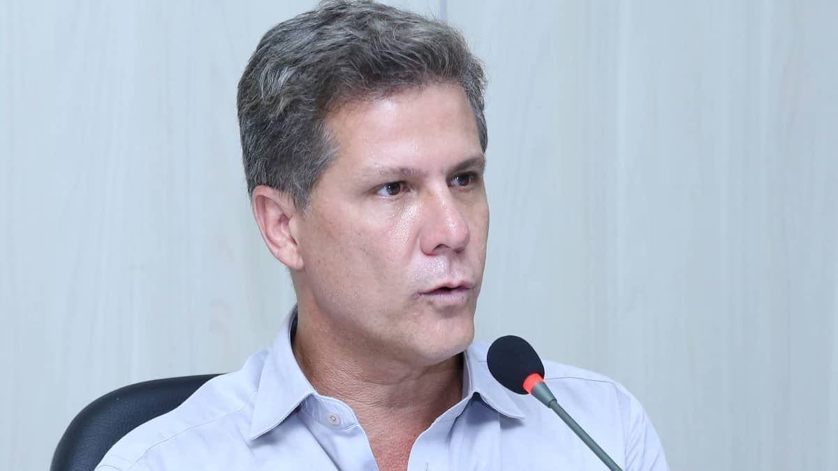 Léo Burguês diz que renunciou para evitar pressão em funcionários e acusa Gabriel de prevaricação