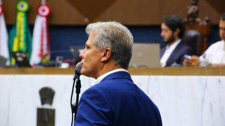 Léo Burguês renunciou ao mandato nesta quarta-feira (8)