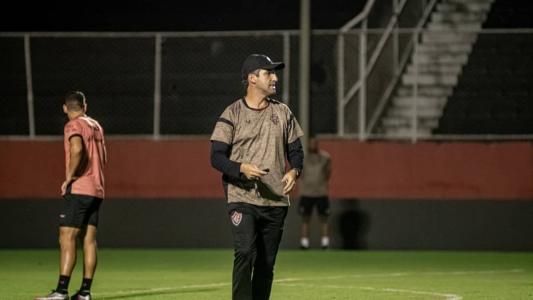 Léo Condé comandou mais um treino nesta quinta-feira (1)