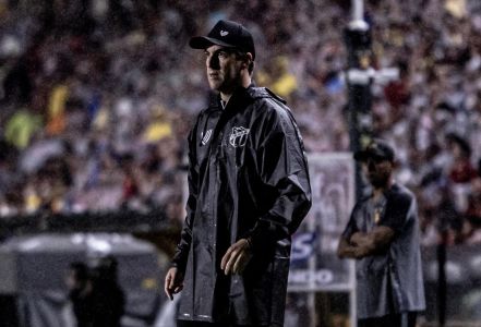 Léo Condé elogia Cruzeiro antes de confronto pelo Brasileirão