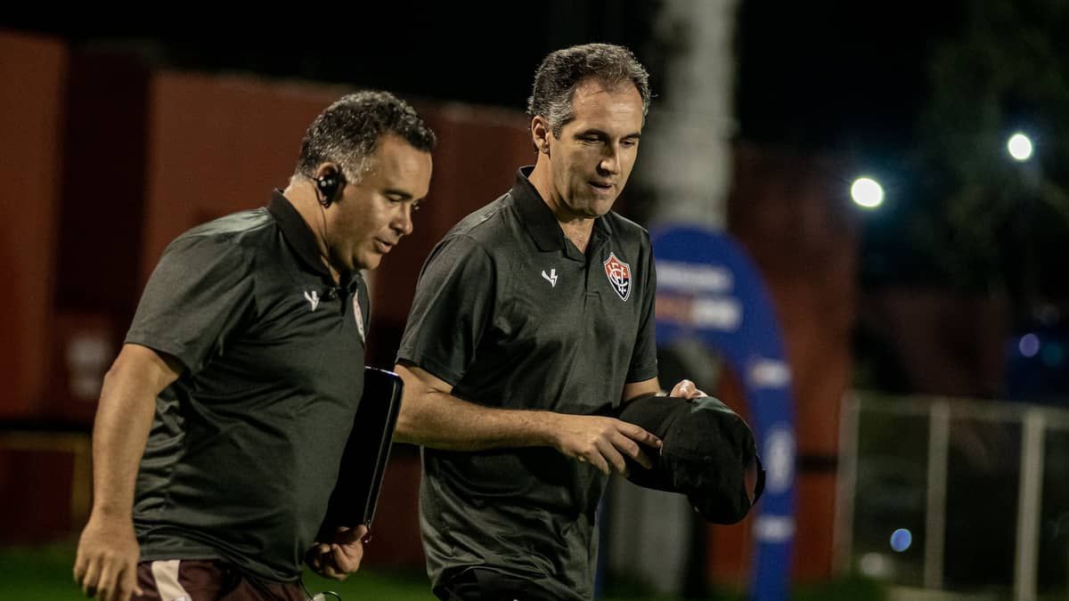 Técnico do Vitória admite jogo 'abaixo' diante do Cricúma: 'Estávamos ansiosos'