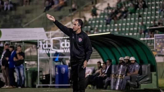 Léo Condé, técnico do Vitória, admitiu momento ruim do time