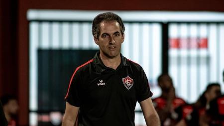 Léo Condé, técnico do Vitória, completa 100 dias no clube