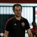 Léo Condé avalia primeira derrota do Vitória na Série B: 'Serve de alerta'