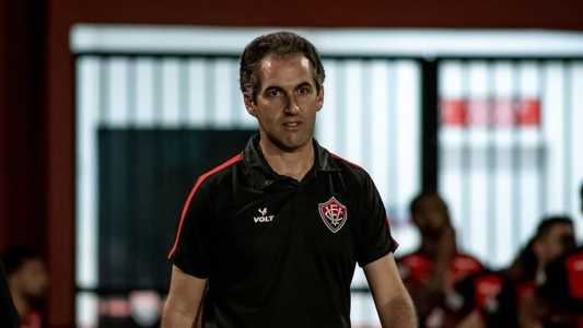 Léo Condé, técnico do Vitória