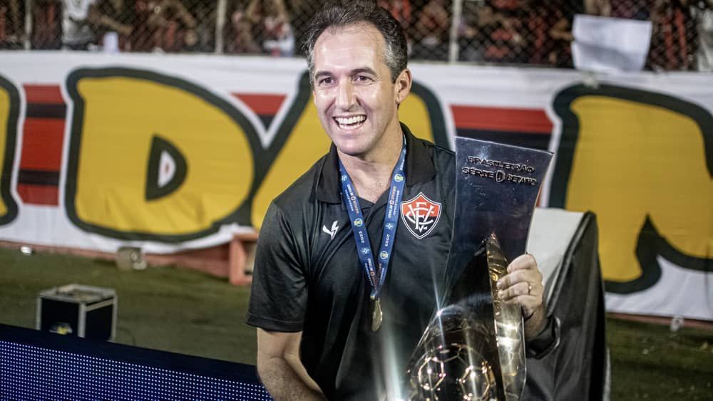 Presidente do Vitória revela bastidor da contratação de Condé: 'Primeiro da lista'