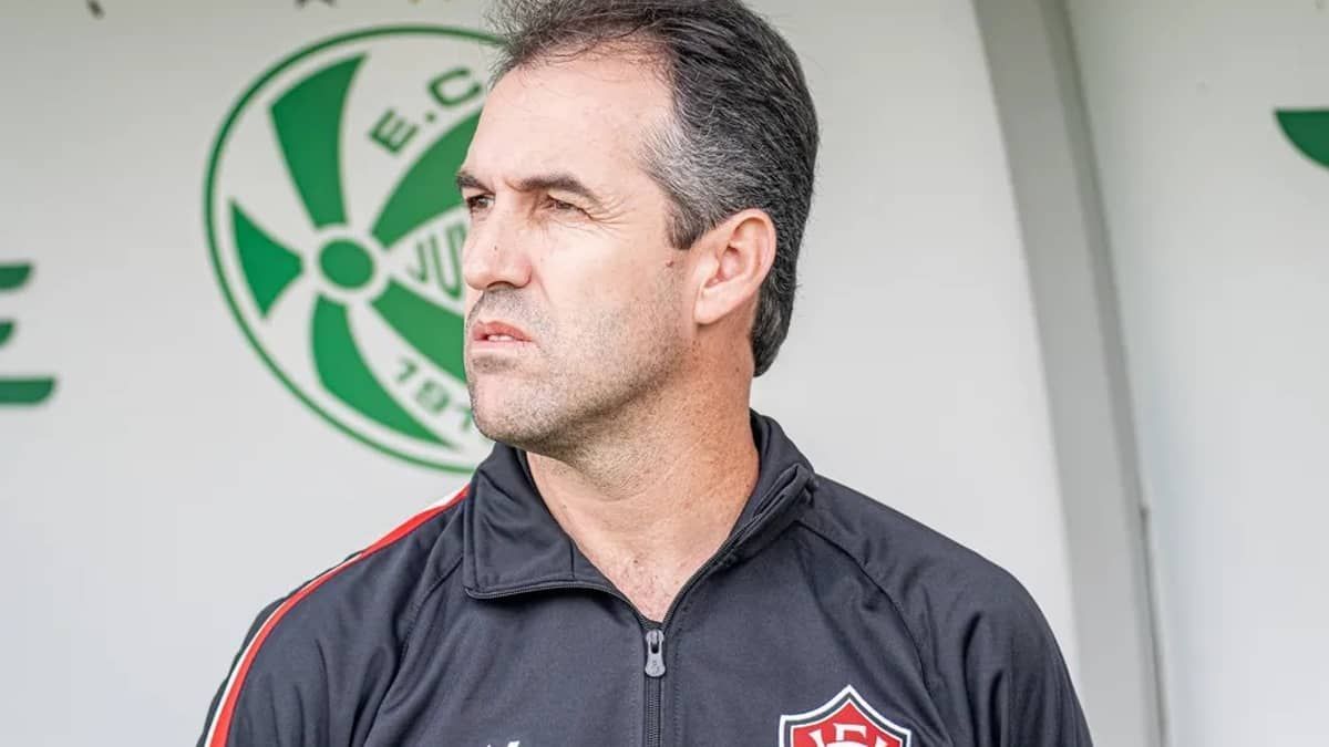Vitória oscila na Série B e deixa o G4 pela primeira vez em 15 rodadas