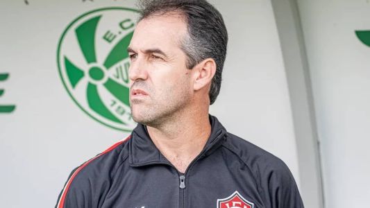 Léo Condé, técnico do Vitória