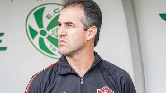 Léo Condé, técnico do Vitória
