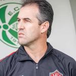 Vitória oscila na Série B e deixa o G4 pela primeira vez em 15 rodadas