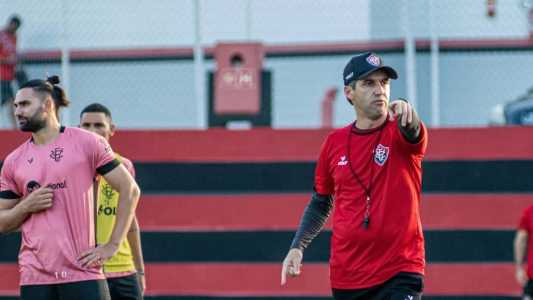 Léo Condé, técnico do Vitória, espera reação diante do Novorizontino