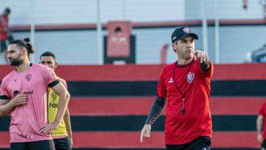 Léo Condé, técnico do Vitória, espera reação diante do Novorizontino