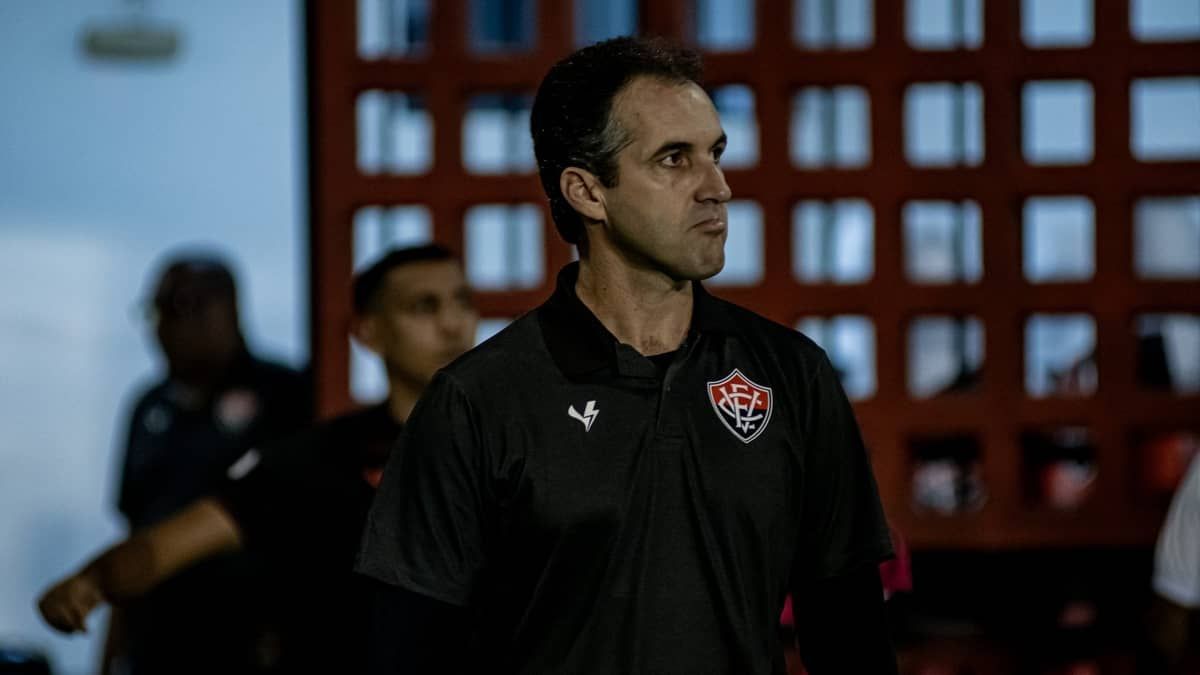 Condé analisa triunfo do Vitória ante o ABC: 'Tivemos dificuldade'