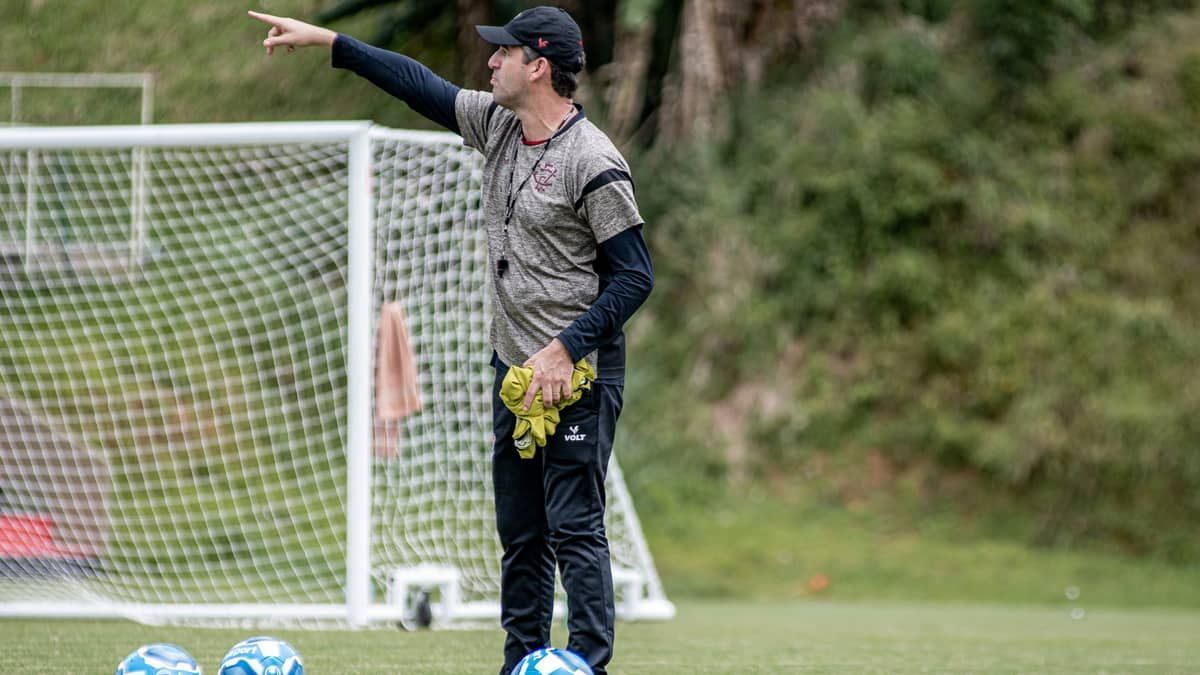 Técnico do Vitória faz mistério para enfrentar o Ituano; veja possível escalação