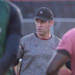 Em treino tático, técnico do Vitória realiza teste com Railan entre titulares