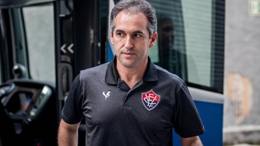 Léo Confé, técnico do Vitória