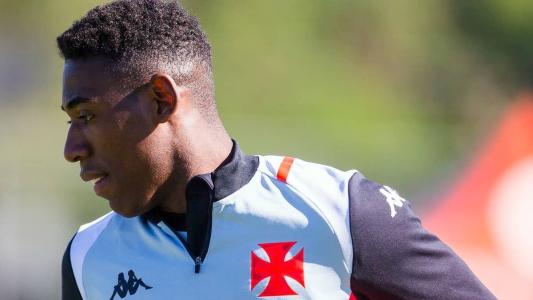 Léo contou que está sentindo dores, mas que não pode deixar o Vasco na mão