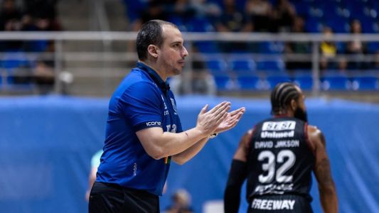 Leo Costa, técnico do Minas, no terceiro jogo da semifinal do NBB
