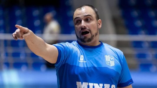 Leo Costa, técnico do basquete do Minas