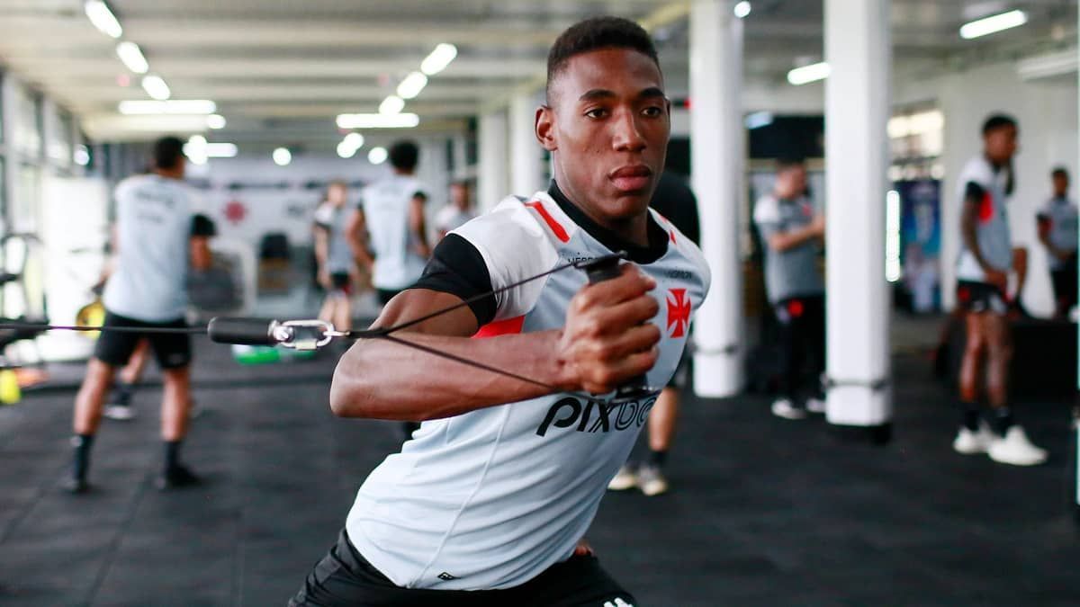 Com dores, Léo é dúvida na estreia de Ramón Díaz pelo Vasco