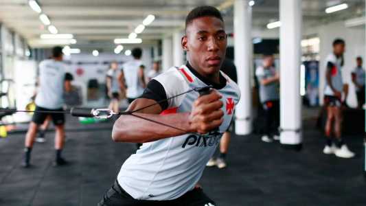 Léo deve desfalcar o Vasco pela primeira vez no Campeonato Brasileiro