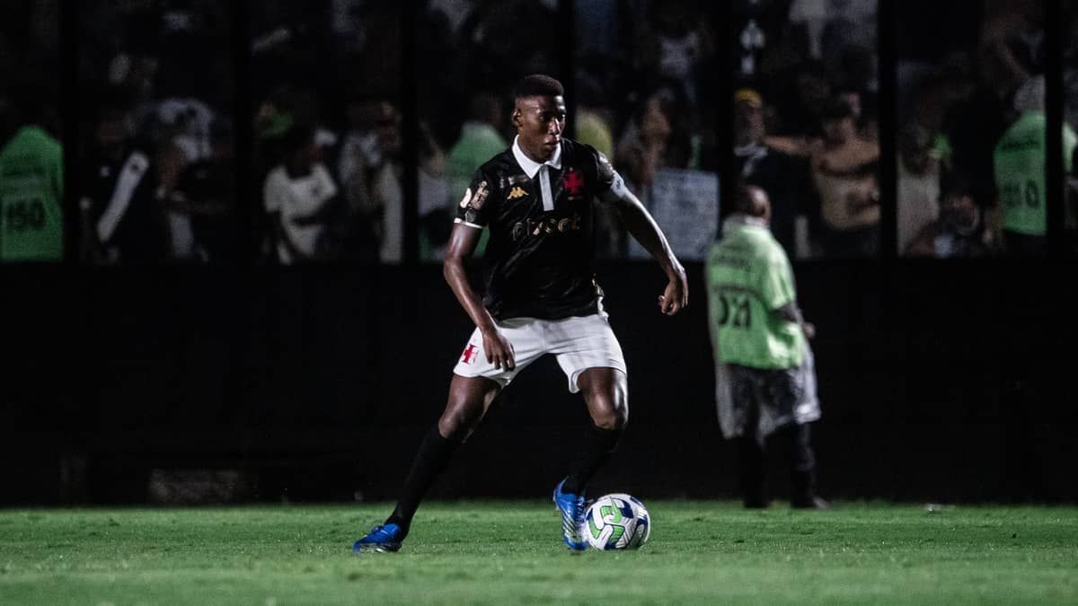Novamente na zona de rebaixamento, Vasco vê cobrança da torcida em São Januário