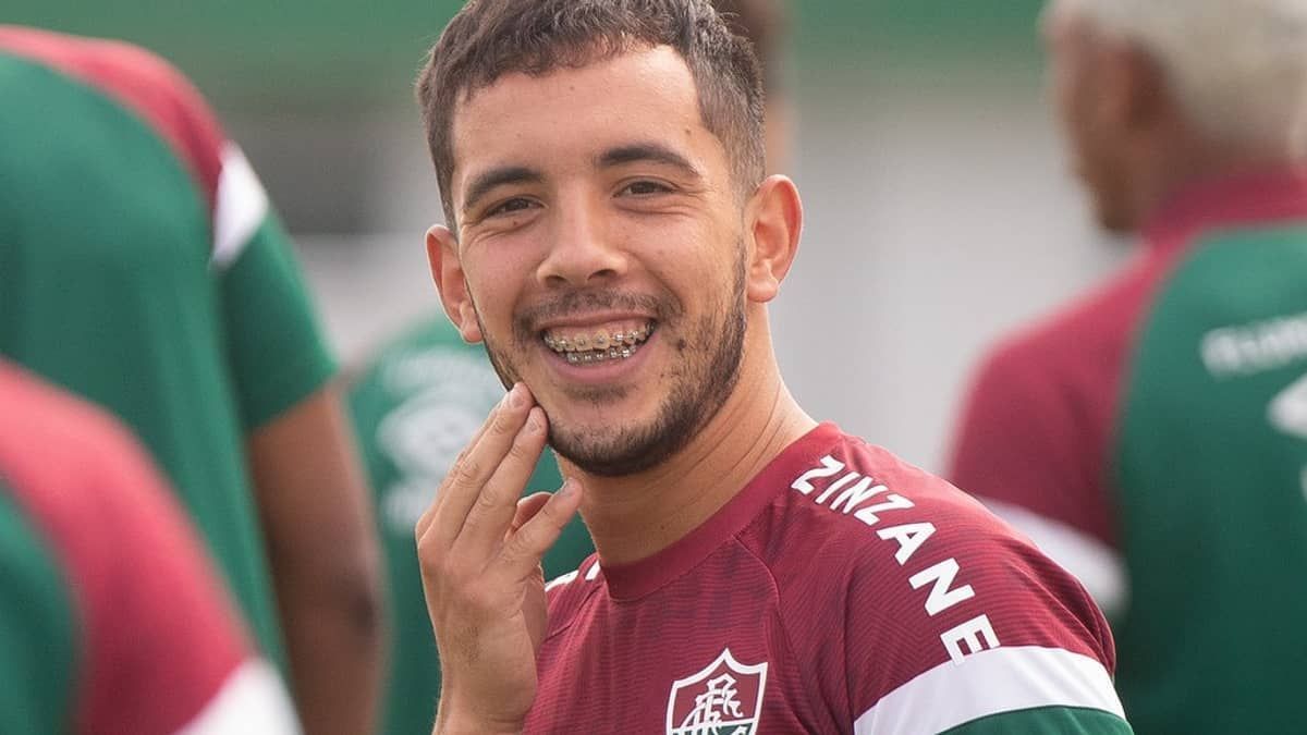 Leo Fernández vira destaque no Fluminense em estreia