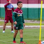 Leo Fernández treina e vira opção do Fluminense para o clássico contra o Vasco