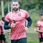 Técnico do Vitória descarta usar Léo Gamalho e confirma João Victor