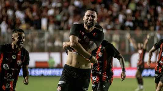 Léo Gamalho marcou o gol do triunfo do Vitória