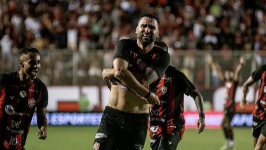 Léo Gamalho marcou o gol do triunfo do Vitória