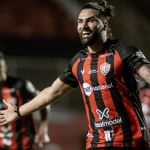 Vitória se impõe, vence o Guarani e fica muito perto do acesso à Série A