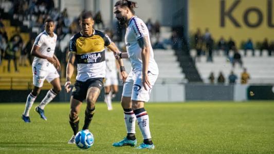 Léo Gamalho não viveu uma noite inspirada diante do Criciúma