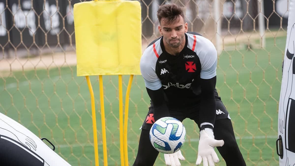 Vasco tem mais de meio time titular pendurado para confronto com o Bahia