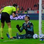 Vasco pede afastamento de árbitro após expulsão de Léo Jardim por 'cera'