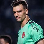 Léo Jardim defende primeiro pênalti pelo Vasco e aumenta aproveitamento